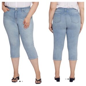 NYDJ Curves 360 Slim Straight Side Slit Capri Jeans
Women’s Plus Size 24 NEW